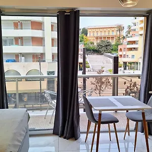Nice: Agréable Studio Très Proche De La Plage Niza